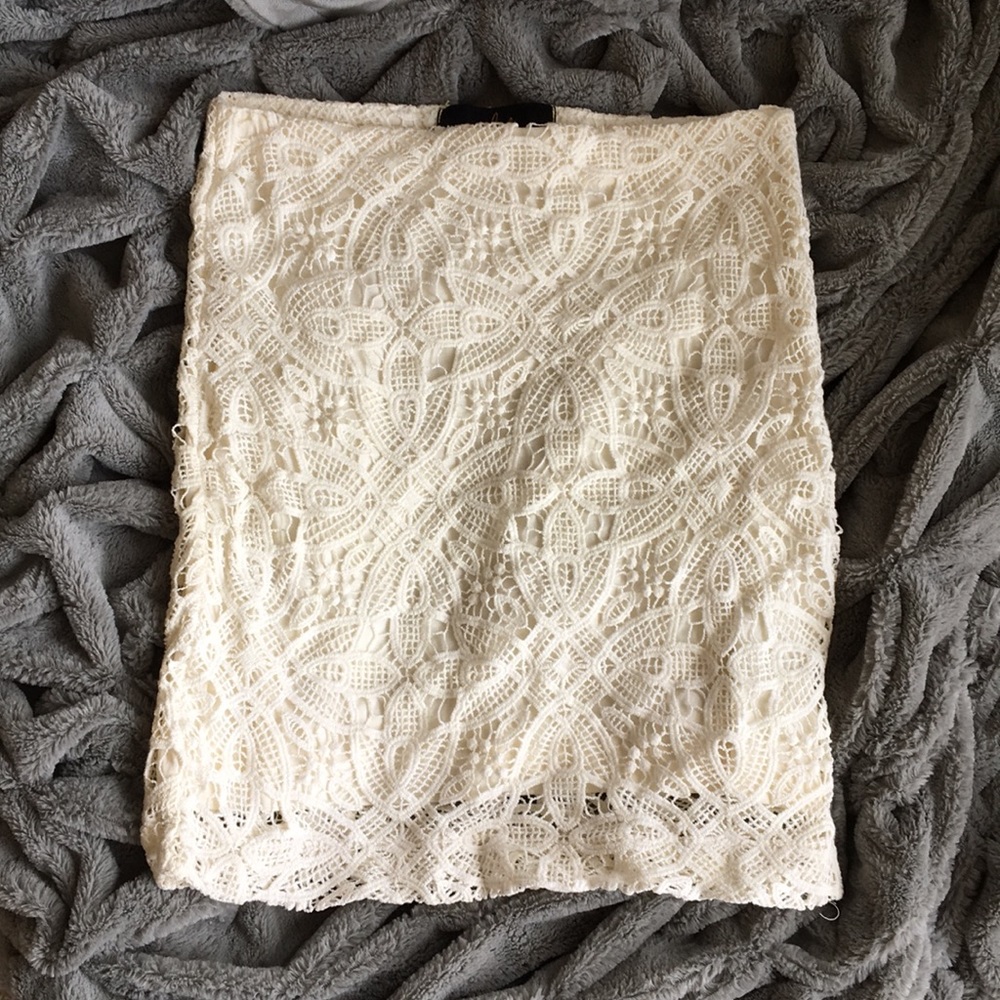 Lace skirt